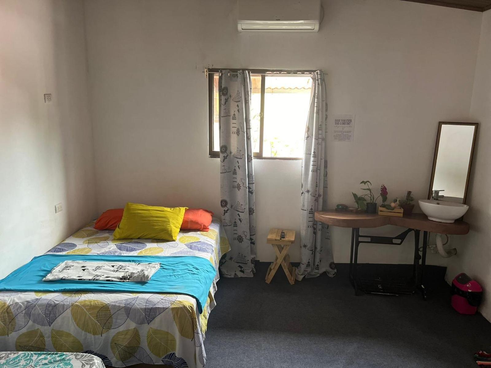 Cheap Hostel Quepos Eksteriør bilde